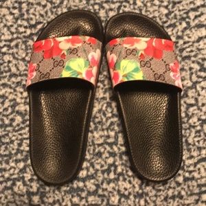 Gucci bloom slides.. Good condition